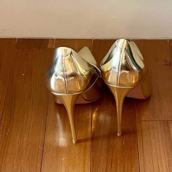 NEW Aquazzura Gold Pumps - Picture 3 of 12